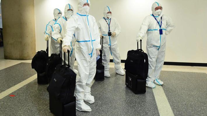 Tamponi obbligatori per chi arriva dalla Cina: atterrato il primo volo a Fiumicino, iniziati i controlli 