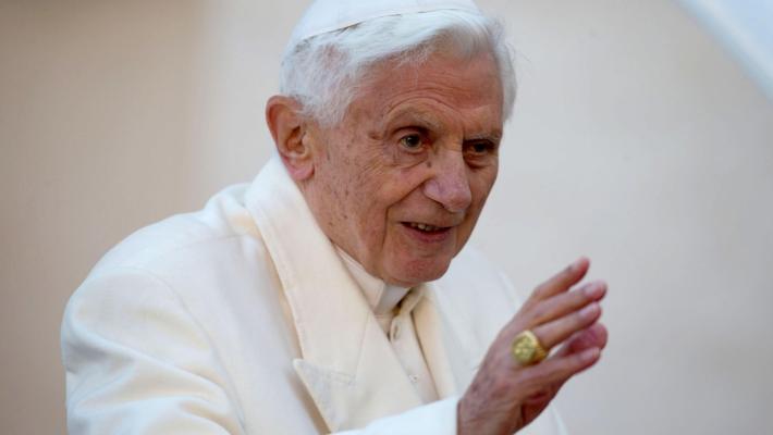 Papa chiede preghiere per Benedetto XVI, 'e' molto ammalato'