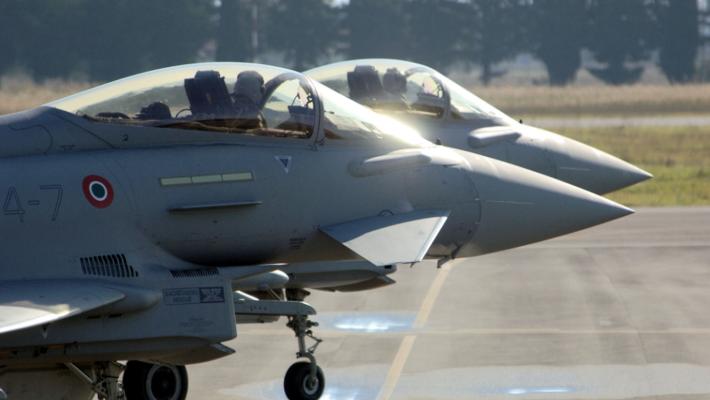 Aereo Cessna perde i contatti radio: i caccia Eurofighter lo intercettano nei cieli di Parma