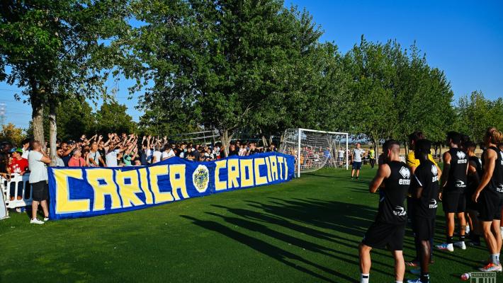 I tifosi del Parma si stringono attorno alla squadra