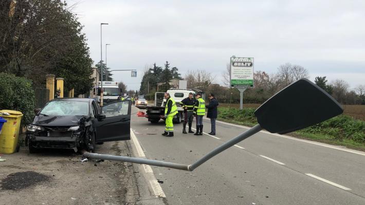 Botteghino, muore netturbino 59enne investito in via Traversetolo. L'auto finisce contro un palo 