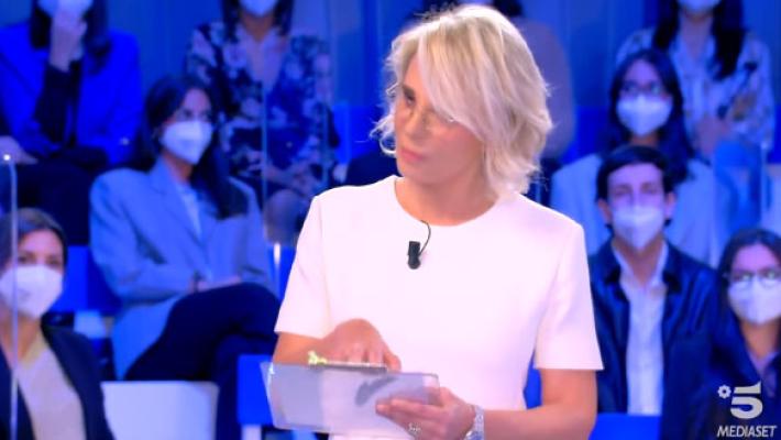Canale 5, debutto vincente per C'e' posta per te