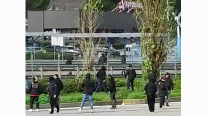 Ultra' Napoli forzano posto blocco a Genova, avevano spranghe