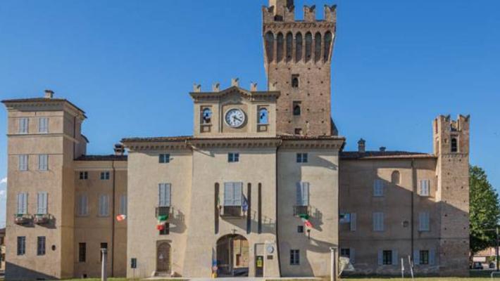 La sindaca di Caorso  si "assume" come dirigente. E scoppia la  polemica