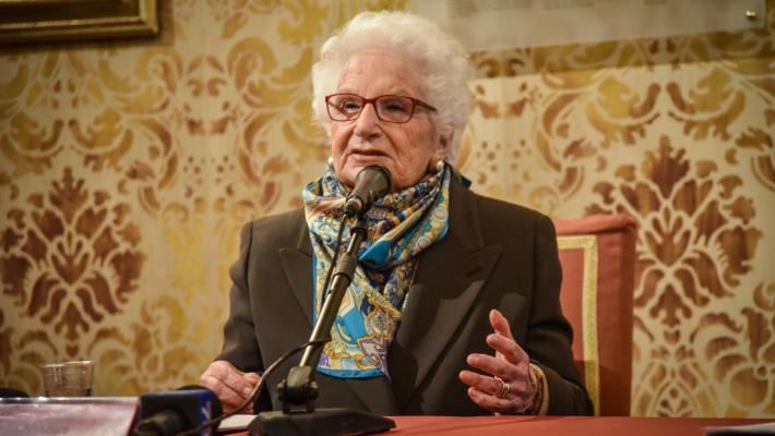 Al binario 21 risuonano le parole di Liliana Segre: "Io non perdono, non son capace, ma sono riuscita negli anni a non odiare"