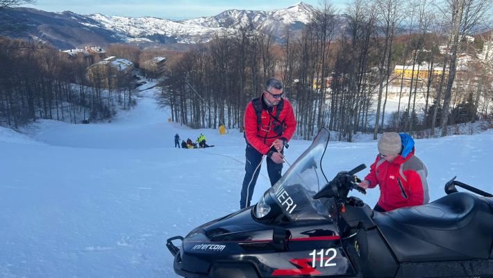 Ventasso, incidente sugli sci: donna seriamente ferita trasferita con l'elisoccorso a Reggio