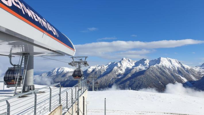 Scontro sulla pista: muore uno sciatore in val Ultimo. 11 i morti nel weekend sulle Alpi