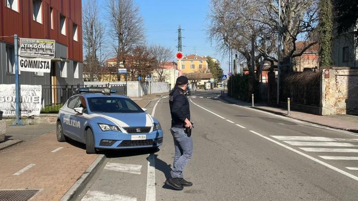 Controlli, dall'auto spunta un manganello telescopico in metallo. Denunciato 