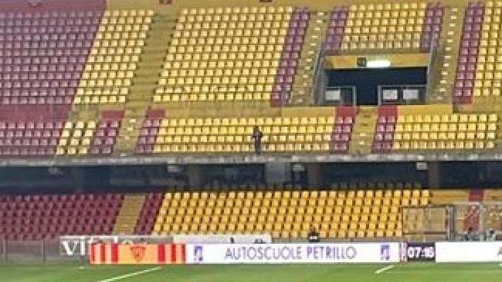 850 chilometri per seguire il Sudtirol: è l'unico tifoso ospite a Benevento. L'omaggio della squadra è commovente