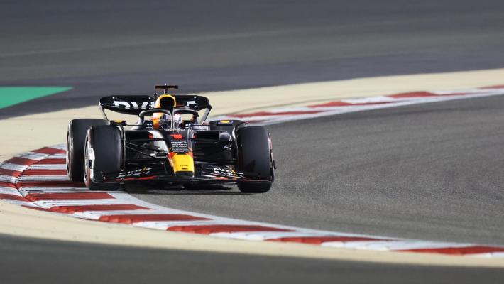 Formula Uno, Verstappen vince il Gp del Bahrain. Poi Perez e Alonso. Sainz solo quarto. Leclerc ritirato