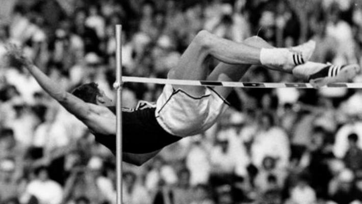 Morto Dick Fosbury, l'uomo che rivoluzionò il salto in alto