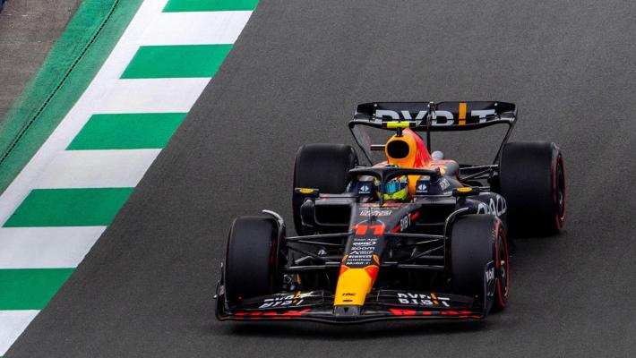 Arabia saudita: Perez in pole position, secondo Alonso.  Leclerc penalizzato per la centralina. Verstappen  si è ritirato e partirà quindicesimo