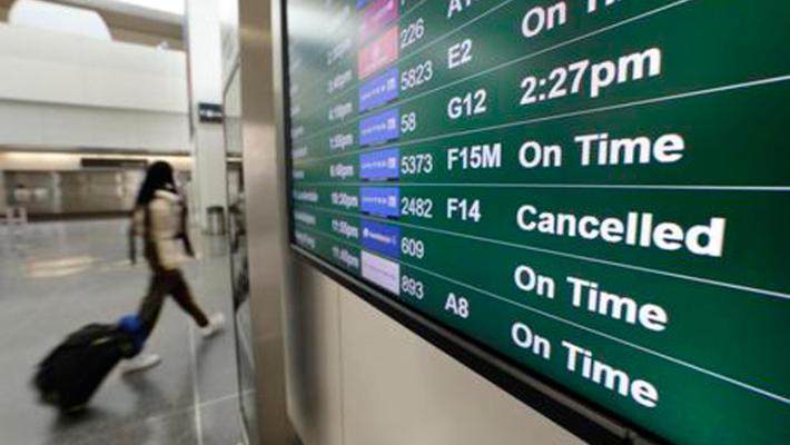 Codici: caos voli e vacanze a rischio, ecco come tutelarsi in caso di cancellazioni
