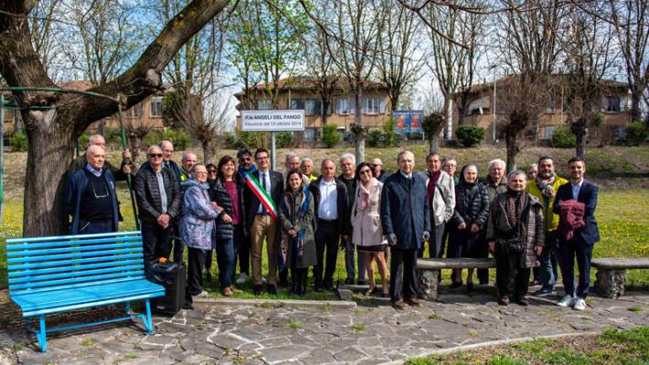 Un piazzale per ricordare  gli «Angeli del Fango»