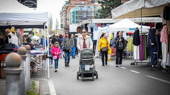 Successo per il tradizionale mercato di via Montebello
