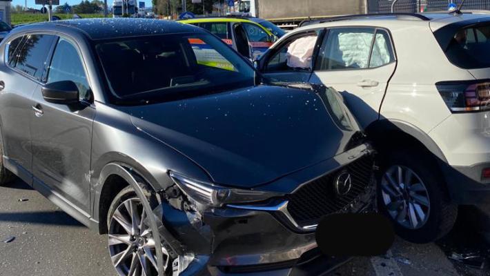 Pedone investito a Fontanellato: un ferito. Scontro fra tre auto in via Traversetolo a Piazza 