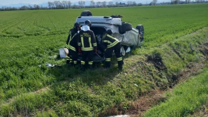 Auto fuori strada a Sorbolo a Levante, un ferito