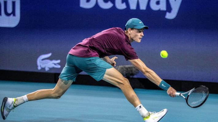 Miami Atp  Masters 1000, Sinner si arrende in due set a Medvedev che vince il trofeo