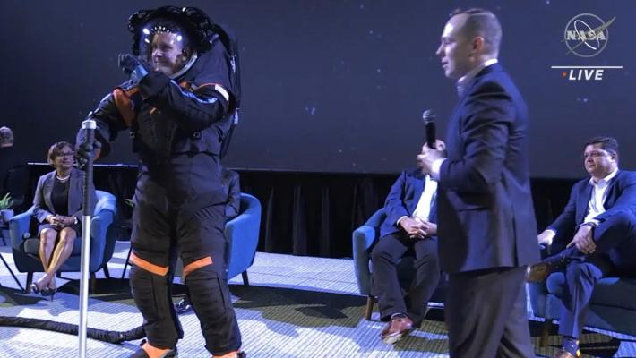 Nasa,  ecco la donna e i tre uomini che orbiteranno attorno alla Luna nel 2024