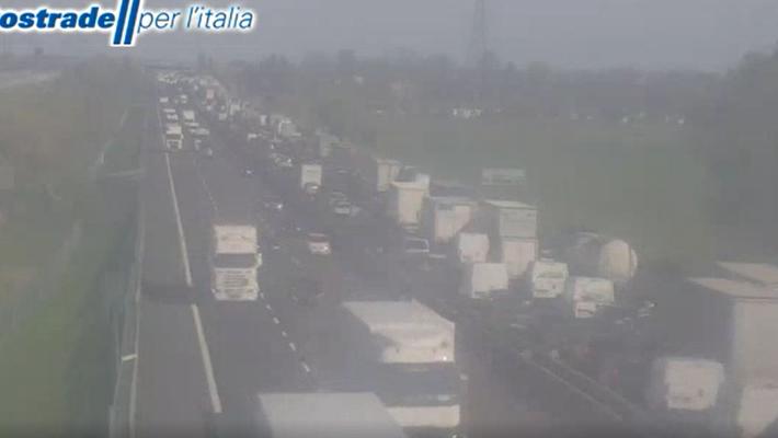 A1: il traffico traa Parma e Reggio è tornato normale. 8 chilometri di coda al bivio dell'Autobrennero