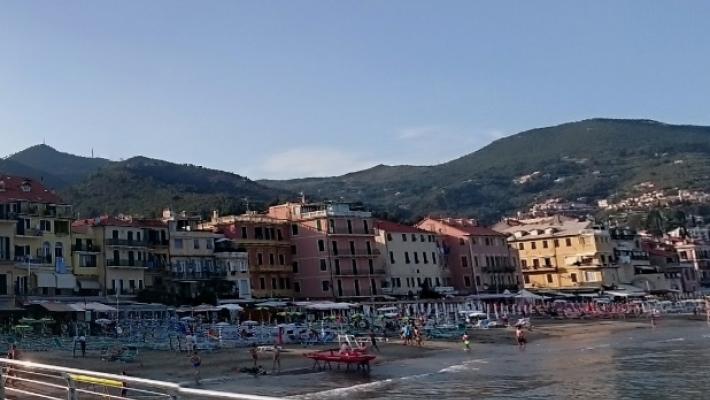 Cane stacca un pezzo di orecchio an un carabiniere con un morso ad Alassio: riattaccato con 20 punti di sutura