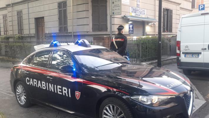 Rapina una tabaccheria in via Racagni, poi scappa con 1700 euro  su un'auto guidata da una donna.  Rintracciati a Corcagnano: lui, 20enne rumeno ora si trova in stato di fermo, lei 51enne denunciata