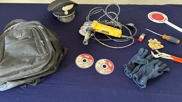 Campus universitario, arrestato uno scassinatore di distributori automatici 