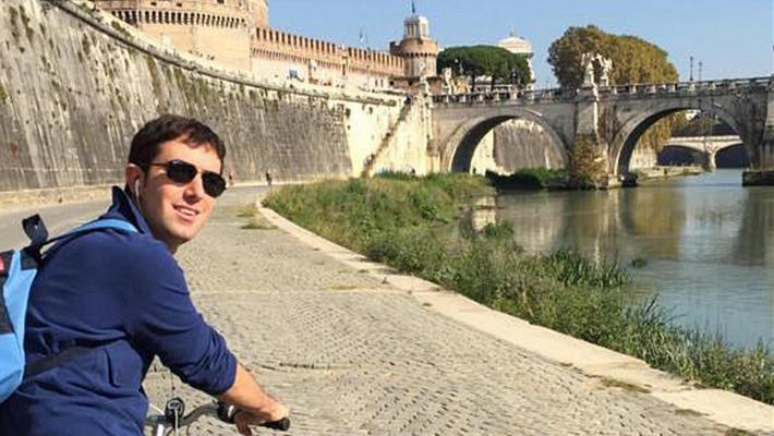 La bara di Alessandro (la vittima dell'attentato di Tel Aviv) domani torna in Italia