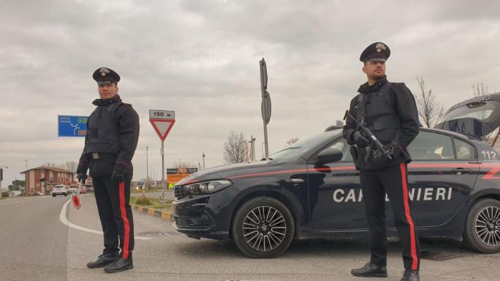 Sorpreso al Cepim mentre ruba gasolio dai camion della ditta, 36enne nei guai