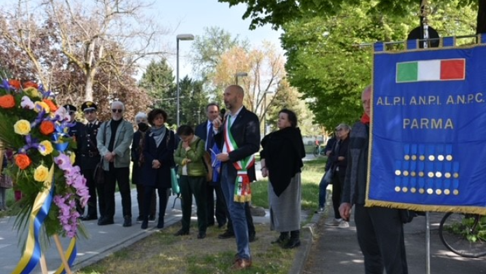 Cerimonia in ricordo dei bambini ebrei di Parma deportati nel campo di sterminio di Auschwitz e mai più tornati.