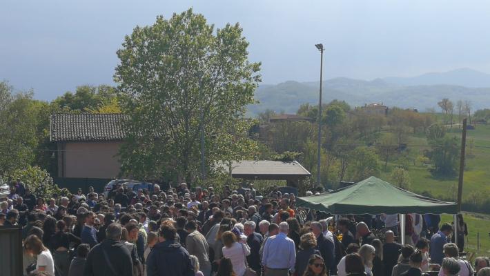 Tanta gente a Casatico per l'ultimo saluto a Nicola Rinaldi