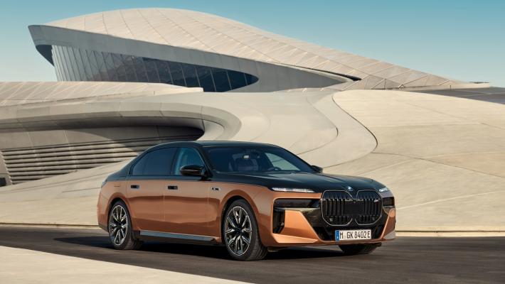 Bmw i7 M70 xDrive, l'ammiraglia elettrica dei record