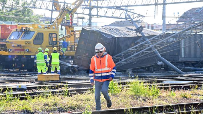Carro deragliato,caos a Termini, in centinaia sulle banchine