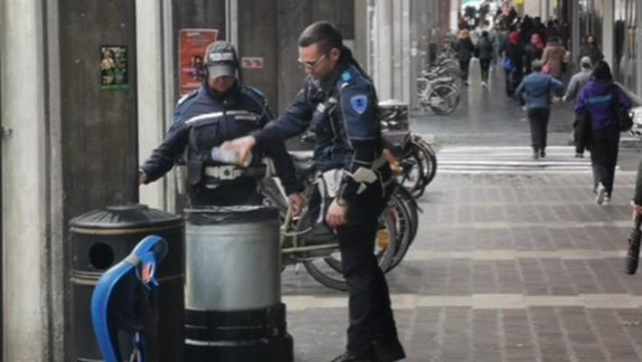 Cestino spazzatura via Mazzini