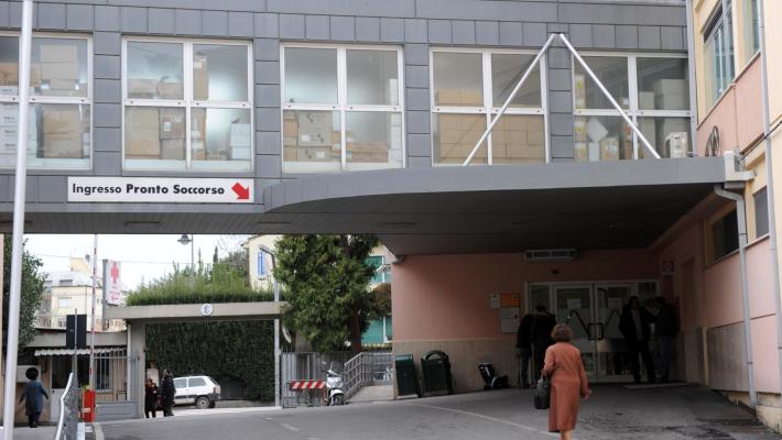 Psichiatra aggredita a Pisa: operata, è  in condizioni critiche 
