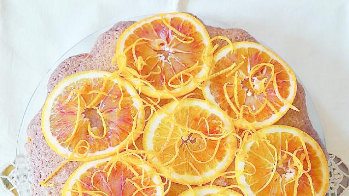 Alla mattina torta soffice all'arancia