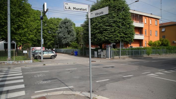 Scontro tra scooter ieri sera in via Muratori: due minorenni all'ospedale, uno è molto grave in Rianimazione