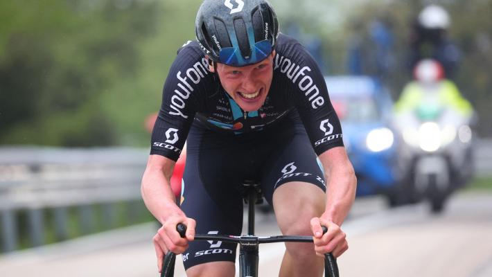 Giro d'Italia: Paret-Peintre vince la quarta tappa. 
