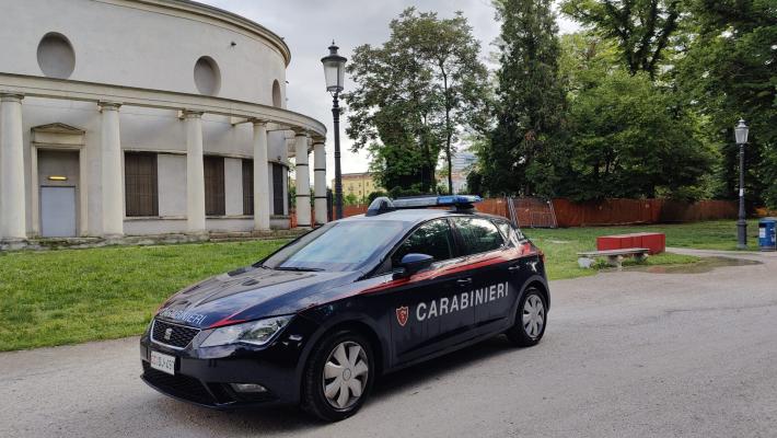 Due giovani fermati per spaccio: il questore emette il divieto di entrare al Parco Ducale (e vie limitrofe) per 18 mesi 