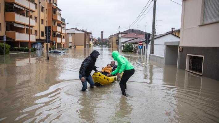 Allerta meteo fino a mezzanotte in tutta l'Emilia Romagna: nella provincia di Parma è rossa per frane e piene dei corsi minori, arancione per le piene dei fiumi