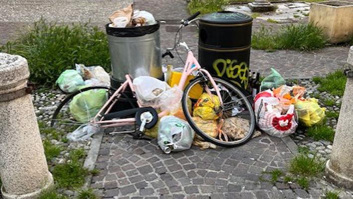 Un nuovo record per l’inciviltà in borgo del Naviglio