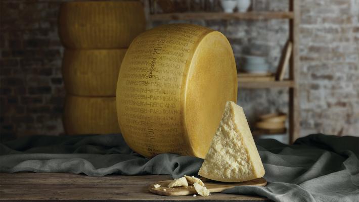 Parmigiano Reggiano, bilancio 2022: giro d'affari al massimo storico. Bertinelli: "Stiamo guardando al futuro"