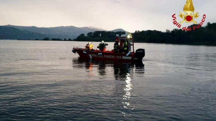 Si ribalta house-boat sul Lago Maggiore con a bordo venti persone, quattro dispersi 