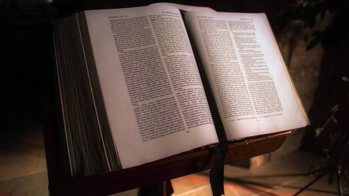 "Volgare e violenta", la Bibbia vietata  in un distretto scolastico dello Utah