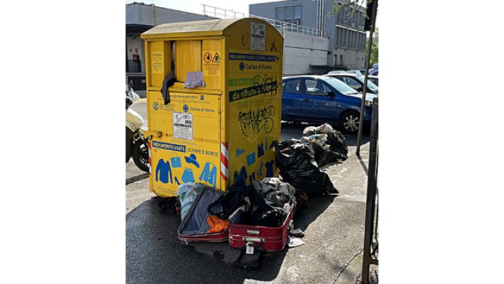 Rifiuti abbandonati sistematicamente e disagi