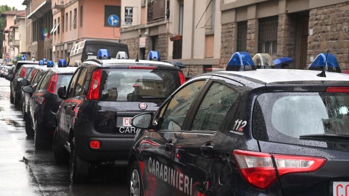 I pm sentono il fratello della bimba scomparsa a Firenze: scatta una maxi-ispezione in un palazzo 