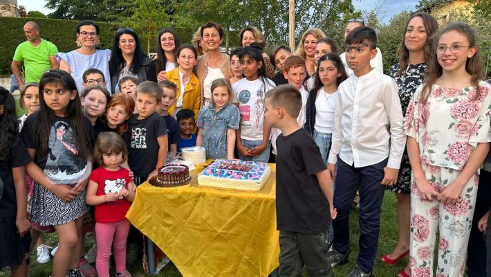 Devincenzi, sindaco e maestra: festa a sorpresa per la pensione