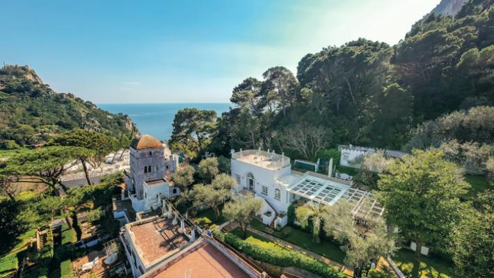 Venduta la villa di Christian De Sica a Capri