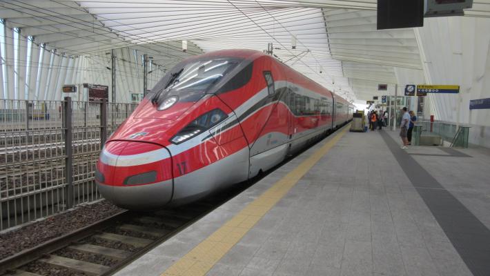 Lavori sui binari: dal 7 al 18 agosto i treni non si fermeranno alla Mediopadana 