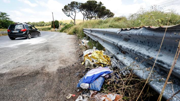 Ventenne contromano su un suv travolge un'auto: muore una donna a Roma